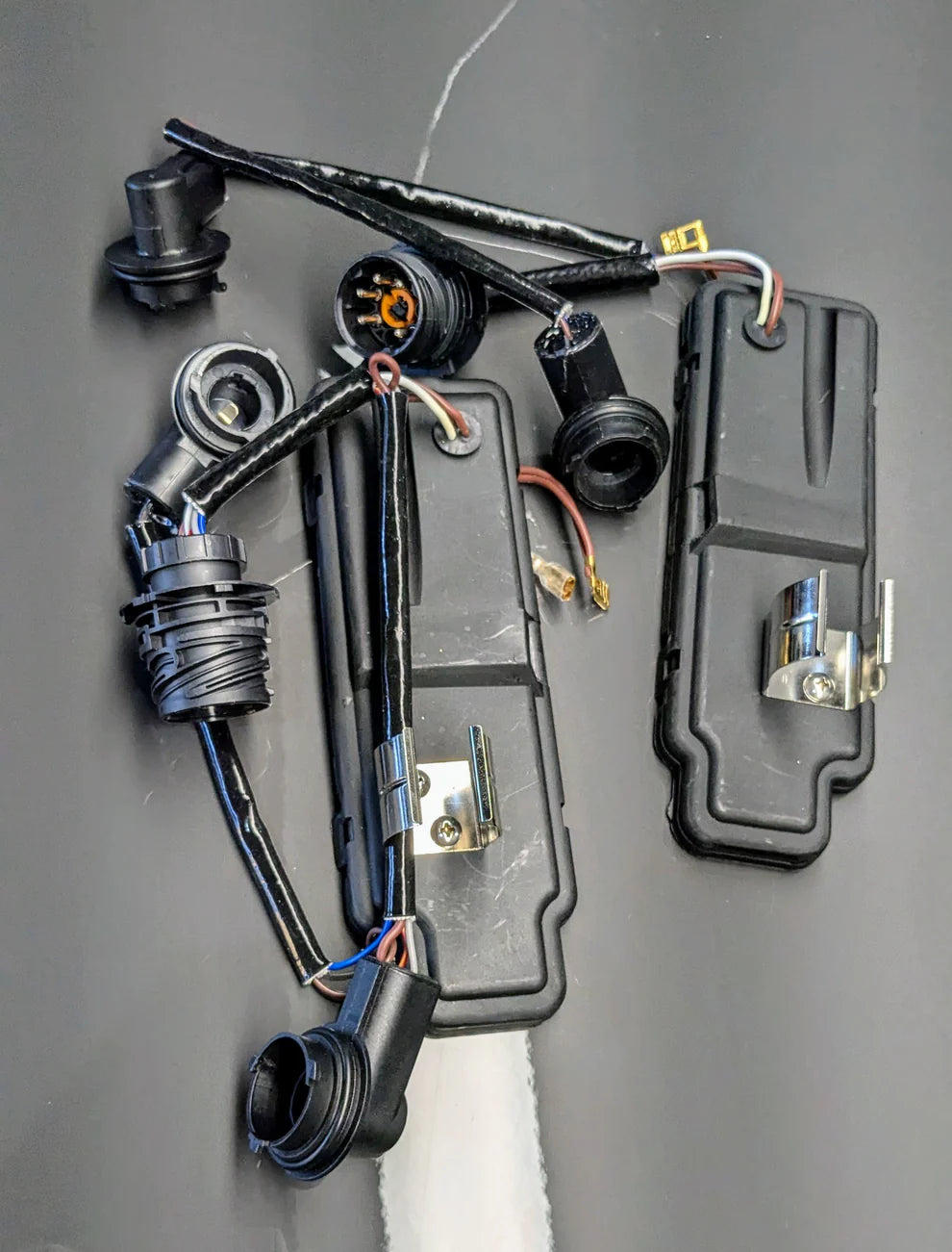 BMW E31 EU-Spec Front Lower Light Strip (FTP) Wiring Harness (Set of 2) — Complete Pair (Replaces 63118354387 / 63118354388)