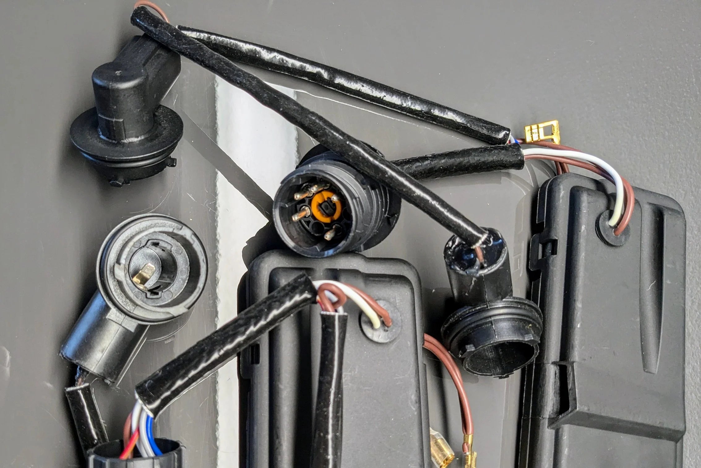 BMW E31 EU-Spec Front Lower Light Strip (FTP) Wiring Harness (Set of 2) — Complete Pair (Replaces 63118354387 / 63118354388)