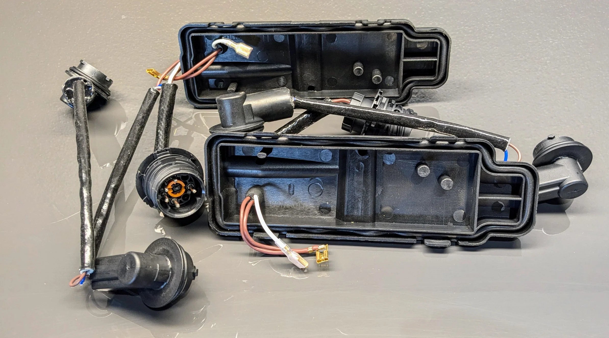 BMW E31 EU-Spec Front Lower Light Strip (FTP) Wiring Harness (Set of 2) — Complete Pair (Replaces 63118354387 / 63118354388)